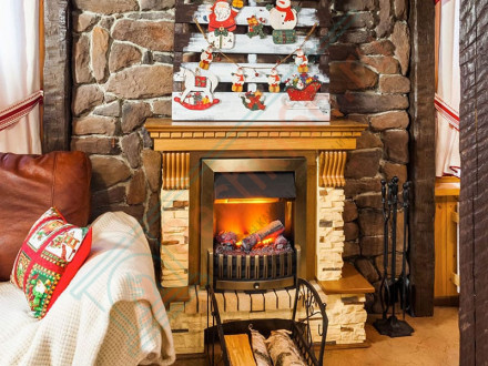 Каминокомплект электрический Pierre Luxe угловой - Темный дуб / Белый (Высота 1050мм) с очагом Danville Antique Brass FB2 (Dimplex)